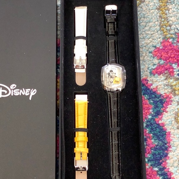 Invicta Disney Mickey Mouse Watch - Picture 2 of 6